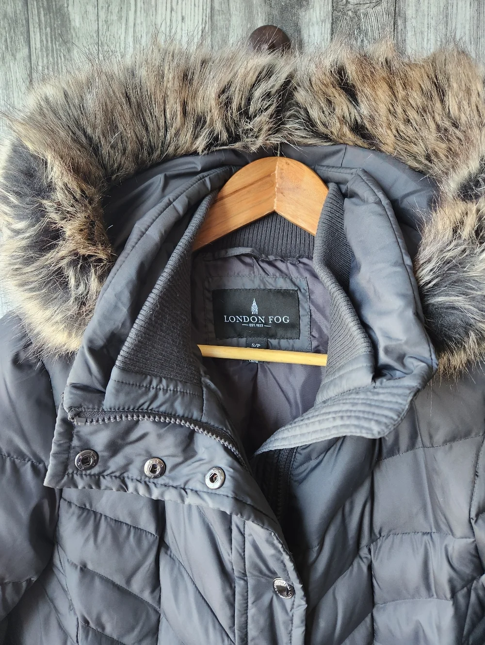 London Fog Chevron Goose Down Feather Puffer Wnter Coat Grey Faux Fur Small - Picture 3 of 10